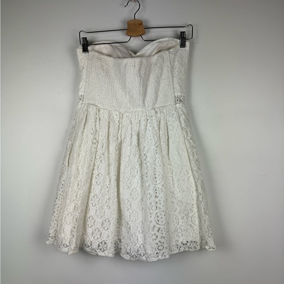 Lilly Pulitzer Brett Resort White Lace Strapless Dress, Size Large - Picture 2 of 15